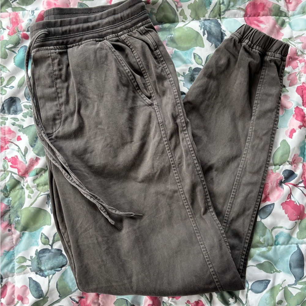 Women’s tapered cargo pants